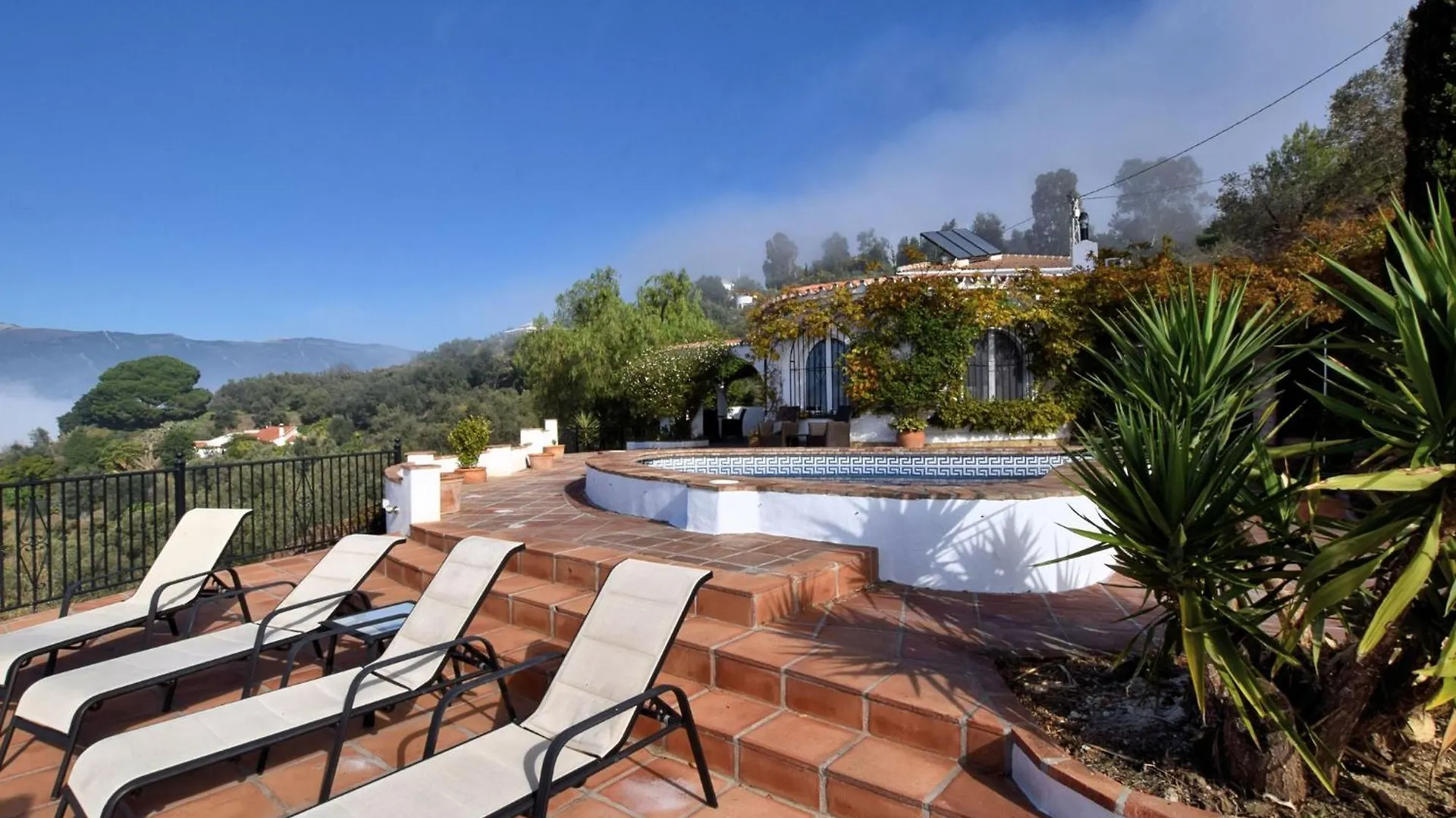 Belvilla By Oyo Casa El Cuadrado Sayalonga Villa